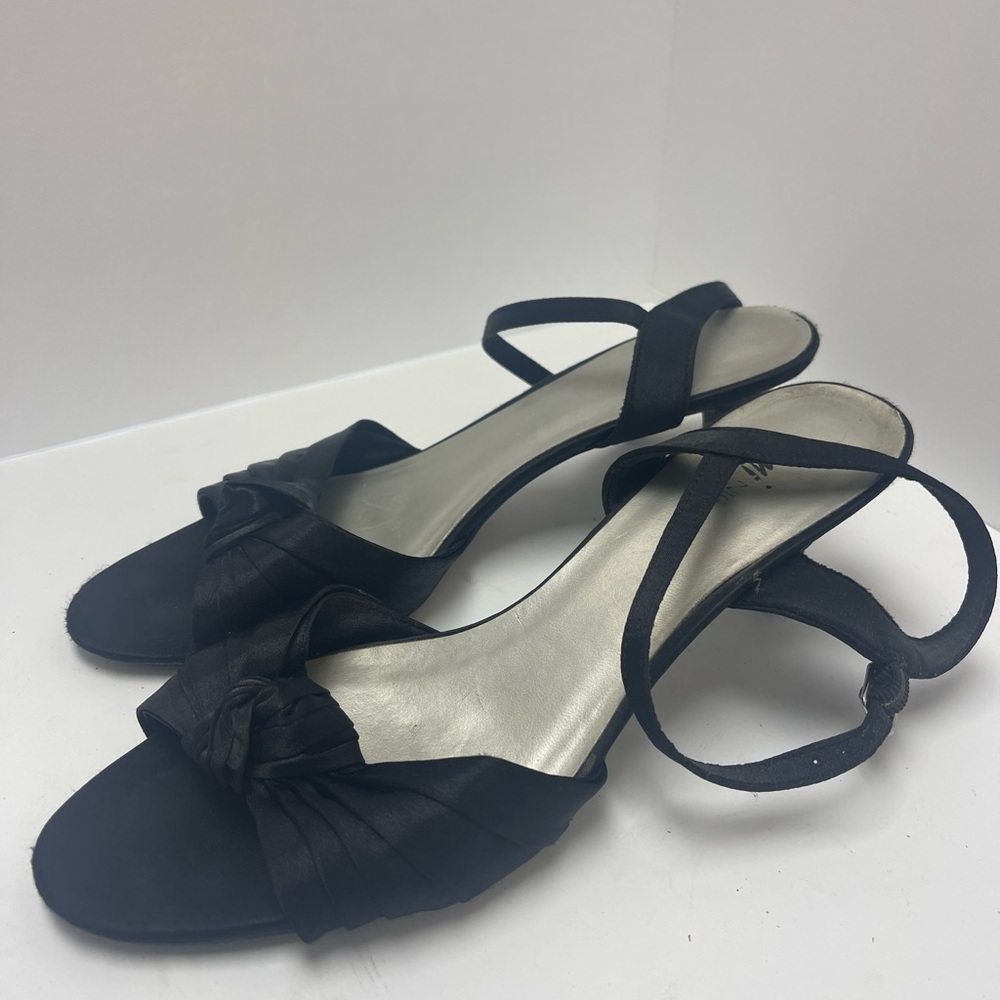 Cute low heel size 12 by Fioni